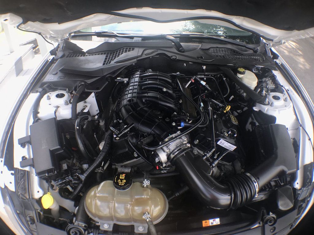 2016 Ford Mustang Convertible V6 photo 11