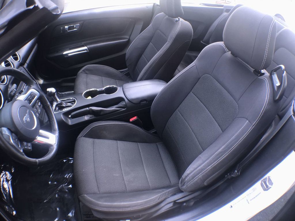2016 Ford Mustang Convertible V6 photo 14