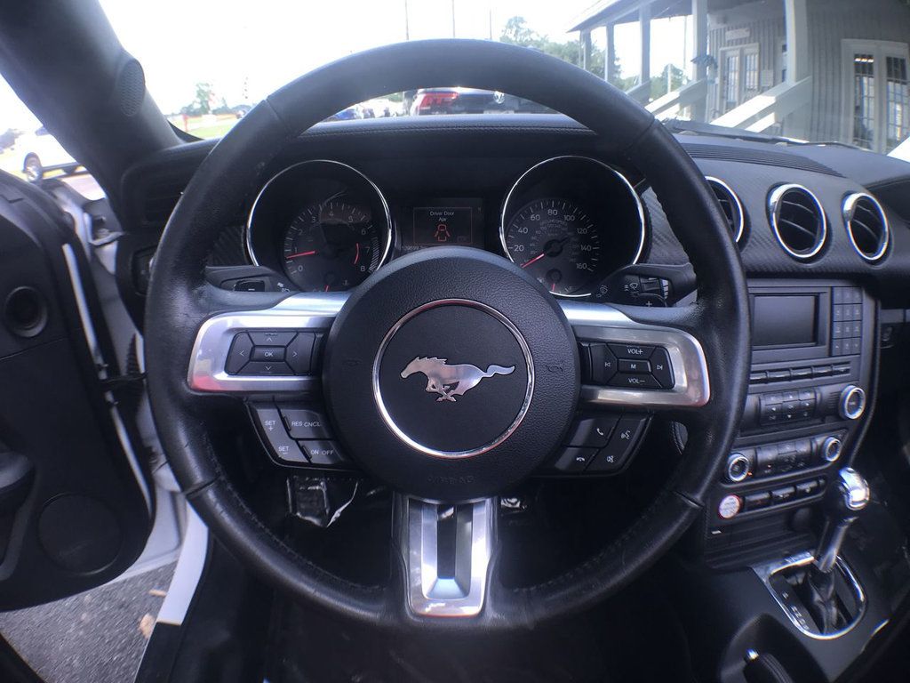 2016 Ford Mustang Convertible V6 photo 15