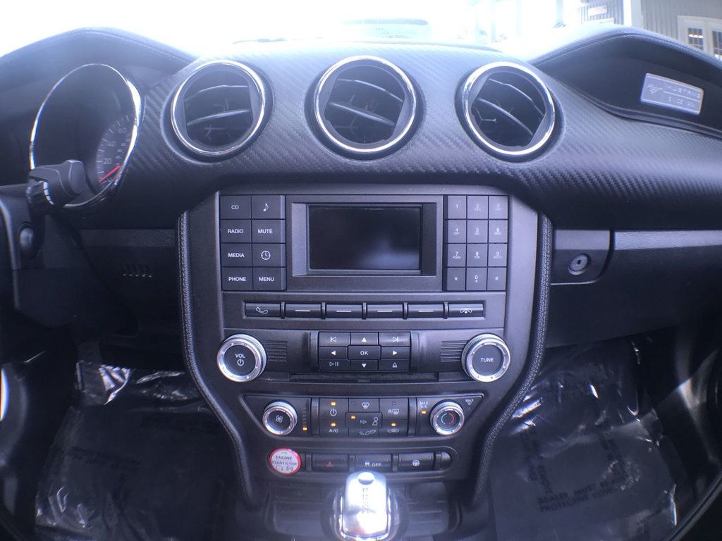 2016 Ford Mustang Convertible V6 photo 17