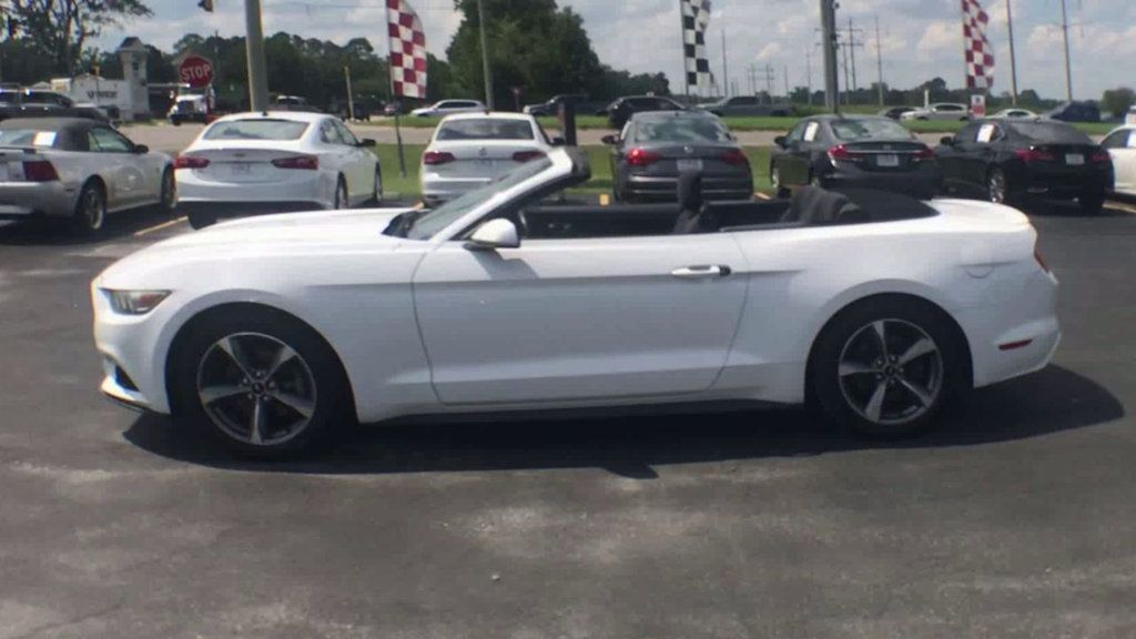 2016 Ford Mustang Convertible V6 photo 5