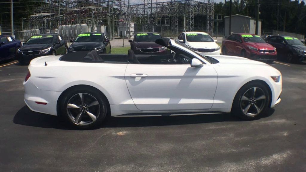 2016 Ford Mustang Convertible V6 photo 9