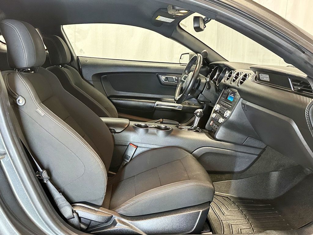 2016 Ford Mustang 2dr Fastback V6 - 23057558 - 17