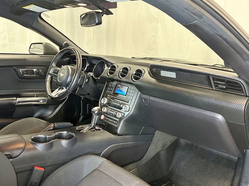 2016 Ford Mustang 2dr Fastback V6 - 23057558 - 19