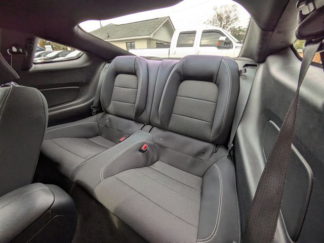 2016 Ford Mustang 2dr Fastback V6 - 22953908 - 12