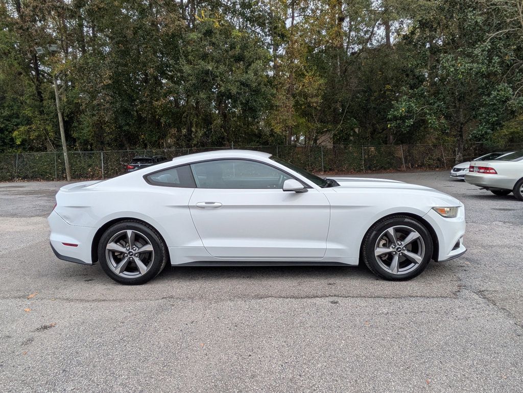 2016 Ford Mustang V6 photo 2