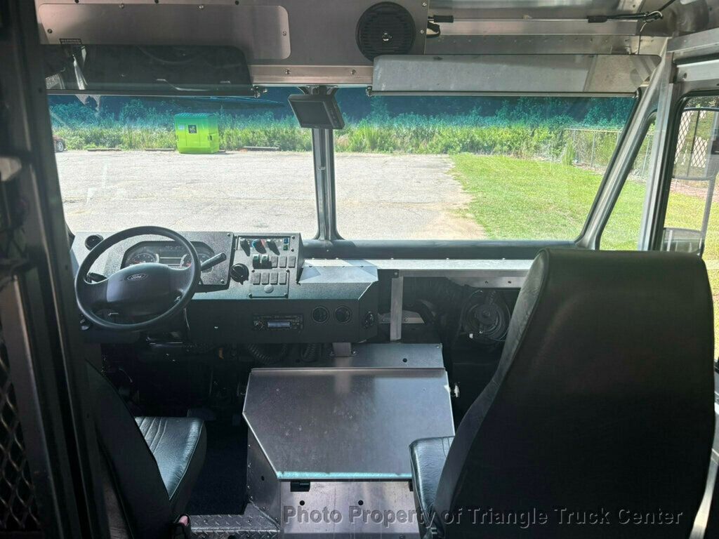 2016 Ford STEPVAN JUST 2k MILES!  - 23041584 - 9
