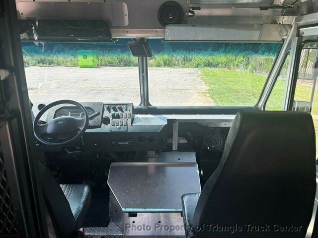 2016 Ford STEPVAN JUST 2k MILES!  - 23041584 - 9