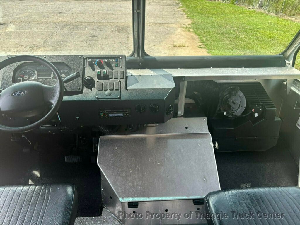 2016 Ford STEPVAN JUST 2k MILES!  - 23041584 - 12