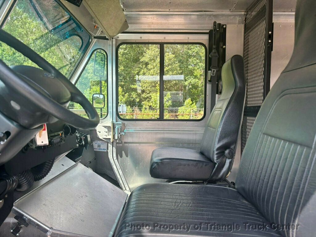 2016 Ford STEPVAN JUST 2k MILES!  - 23041584 - 18