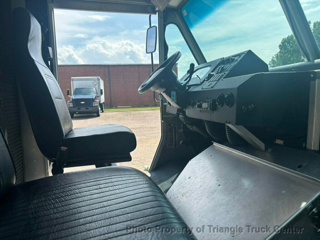 2016 Ford STEPVAN JUST 2k MILES!  - 23041584 - 29