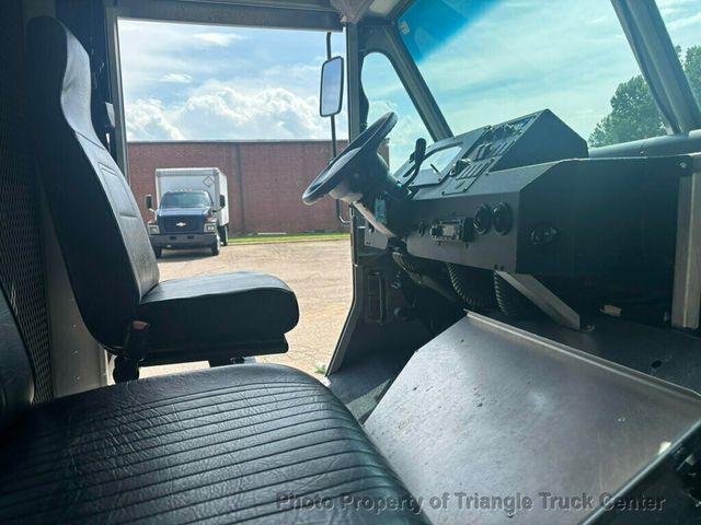 2016 Ford STEPVAN JUST 2k MILES!  - 23041584 - 29