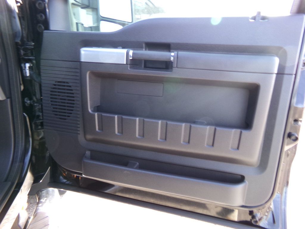 2016 Ford Super Duty F-350 DRW 4WD Crew Cab 172" Lariat - 22963620 - 17