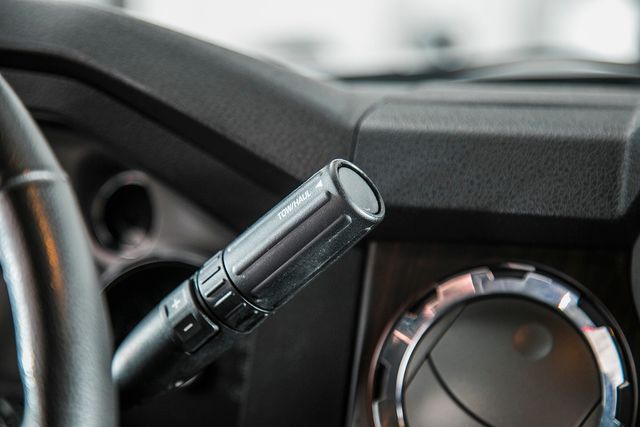 2016 Ford Super Duty F-350 SRW 4WD Crew Cab 172" Lariat - 16192471 - 25