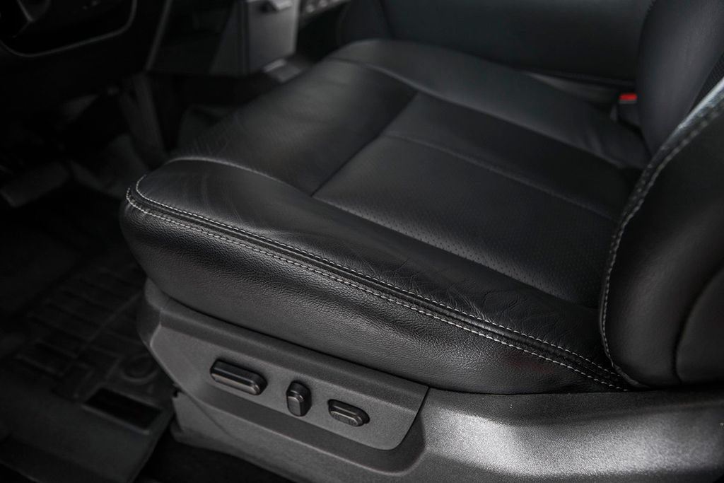 2016 Ford Super Duty F-350 SRW 4WD Crew Cab 172" Lariat - 16192471 - 30