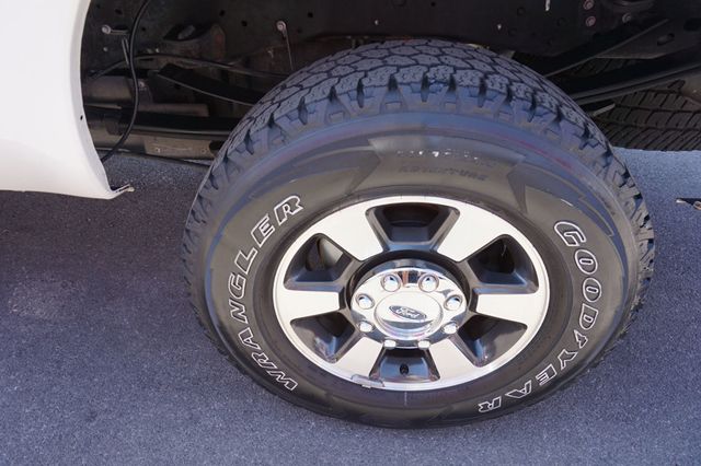 2016 Ford Super Duty F-350 SRW LARIAT, DIESEL, 4X4, PREMIUM WHEELS, RUNNING BOARDS, TOW PKG - 23004941 - 13