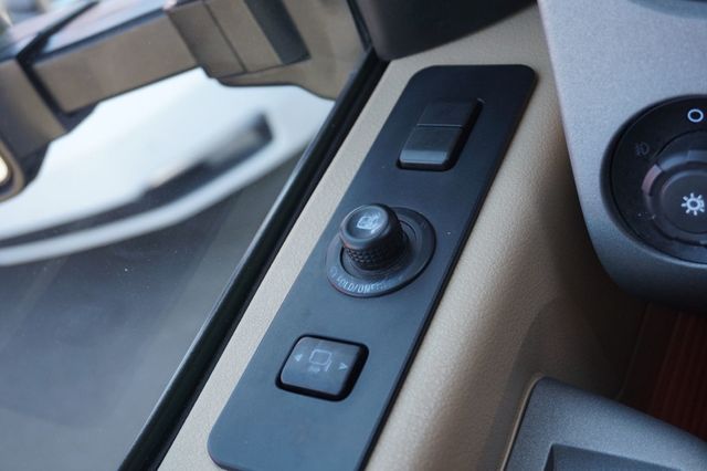 2016 Ford Super Duty F-350 SRW LARIAT, DIESEL, 4X4, PREMIUM WHEELS, RUNNING BOARDS, TOW PKG - 23004941 - 24