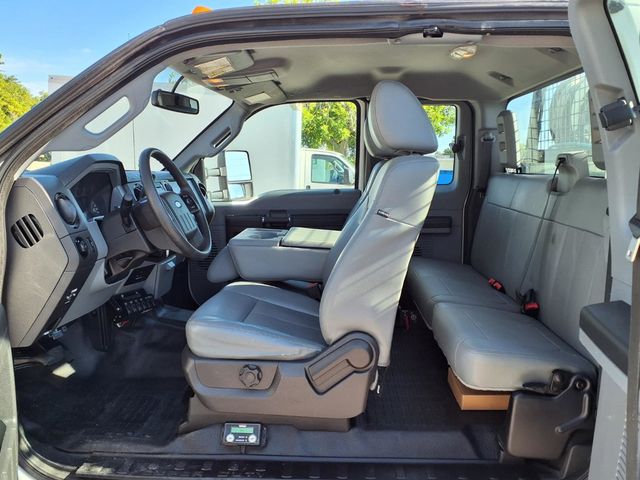 2016 Ford Super Duty F-350 SRW Cab-Chassis 8' Utility Truck - 23068558 - 16