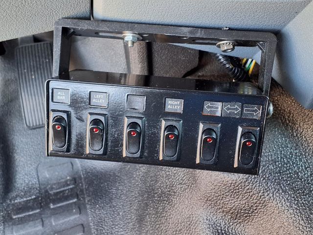 2016 Ford Super Duty F-350 SRW Cab-Chassis 8' Utility Truck - 23068558 - 28