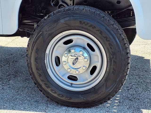 2016 Ford Super Duty F-350 SRW Cab-Chassis 8' Utility Truck - 23068558 - 39