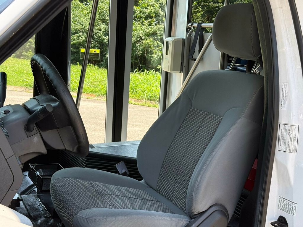 2016 Ford Super Duty F-550 DRW 20 Passenger, Including Integrated Child Seats - 23035824 - 16