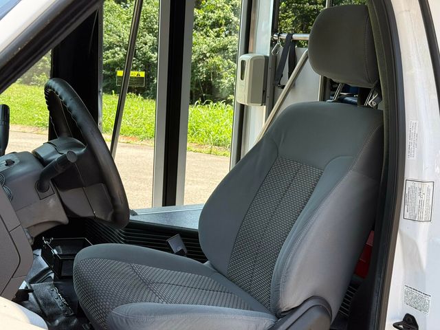 2016 Ford Super Duty F-550 DRW 20 Passenger, Including Integrated Child Seats - 23035824 - 16