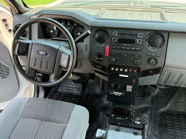 2016 Ford Super Duty F-550 DRW 20 Passenger, Including Integrated Child Seats - 23035824 - 19