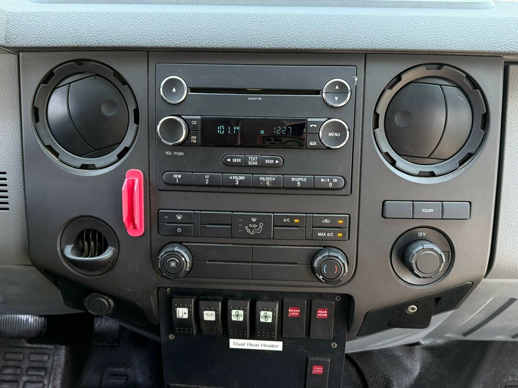 2016 Ford Super Duty F-550 DRW 20 Passenger, Including Integrated Child Seats - 23035824 - 20