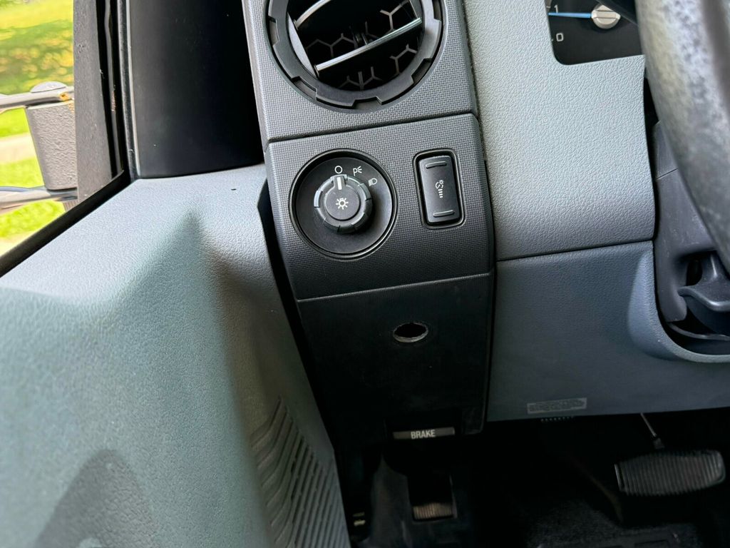 2016 Ford Super Duty F-550 DRW 20 Passenger, Including Integrated Child Seats - 23035824 - 23