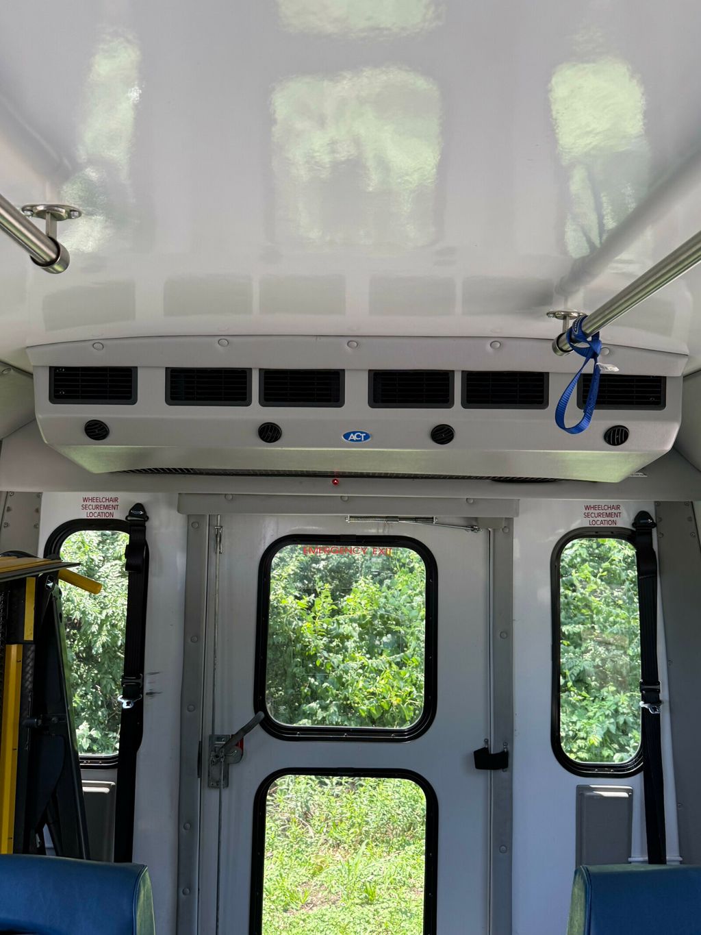 2016 Ford Super Duty F-550 DRW 20 Passenger, Including Integrated Child Seats - 23035824 - 30