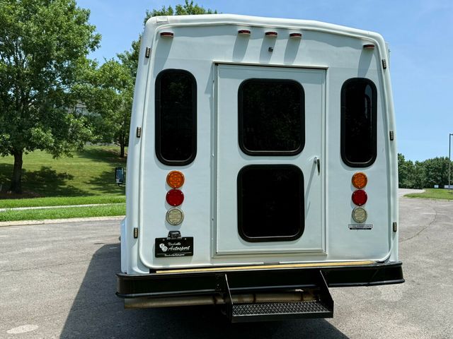 2016 Ford Super Duty F-550 DRW 20 Passenger, Including Integrated Child Seats - 23035824 - 5