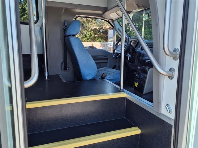 2016 Ford Super Duty F-550 DRW 23 Passenger Shuttle Bus w/Wheelchair - 22941142 - 14