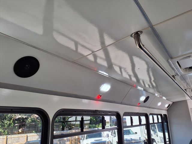 2016 Ford Super Duty F-550 DRW 23 Passenger Shuttle Bus w/Wheelchair - 22941142 - 25