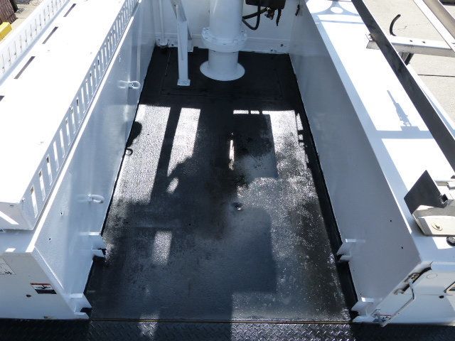 2016 Ford Super Duty F-550 DRW 6.7L V8 TURBO DIESEL*XL*4WD*REG CAB*"ALTEC" 37' INSULATED BUCKET - 22973550 - 26