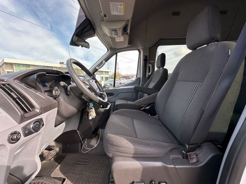 2016 Ford Transit XLT photo 9