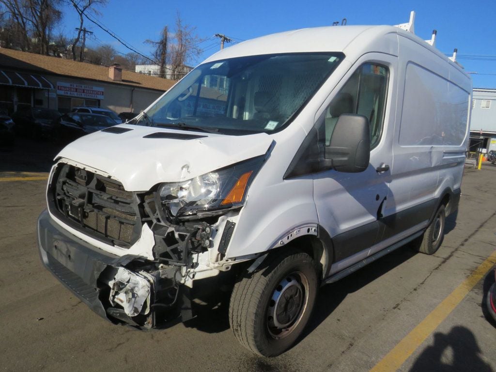 2016 Ford Transit Base's photo