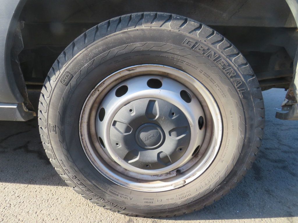 Ford Transit photo 10