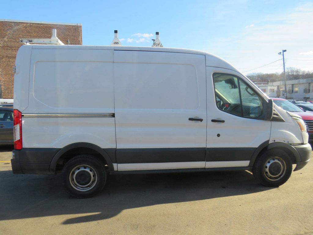 Ford Transit photo 3