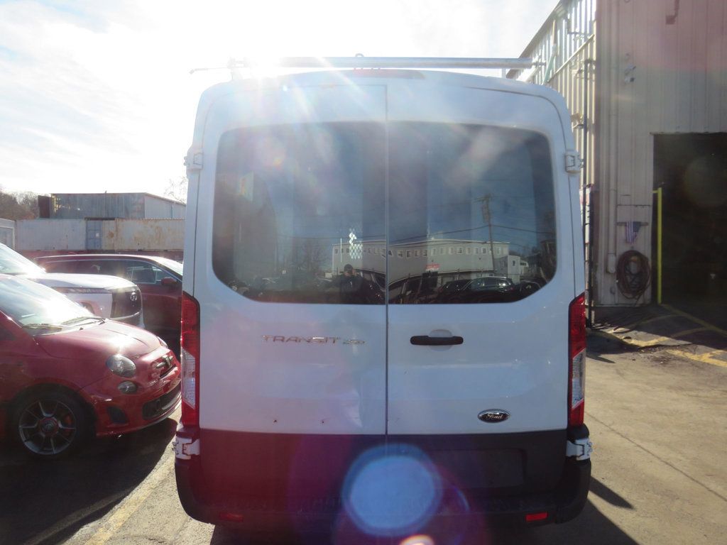 Ford Transit photo 5