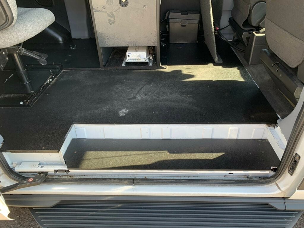 2016 Ford Transit Wagon T-150 130" Med Roof XLT Sliding RH Dr - 22944790 - 4