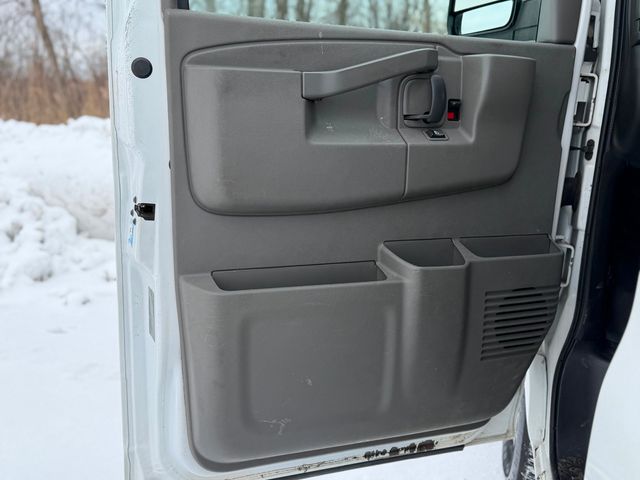 2016 GMC Savana Cargo Van RWD 2500 135" - 22953579 - 15