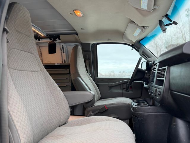 2016 GMC Savana Cargo Van RWD 2500 135" - 22953579 - 23