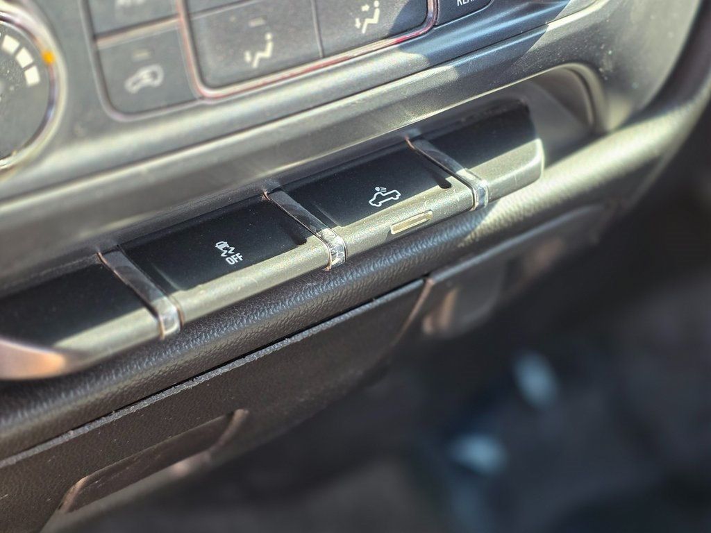 2016 GMC Sierra 3500HD 4WD Crew Cab 167.7" - 22961149 - 26