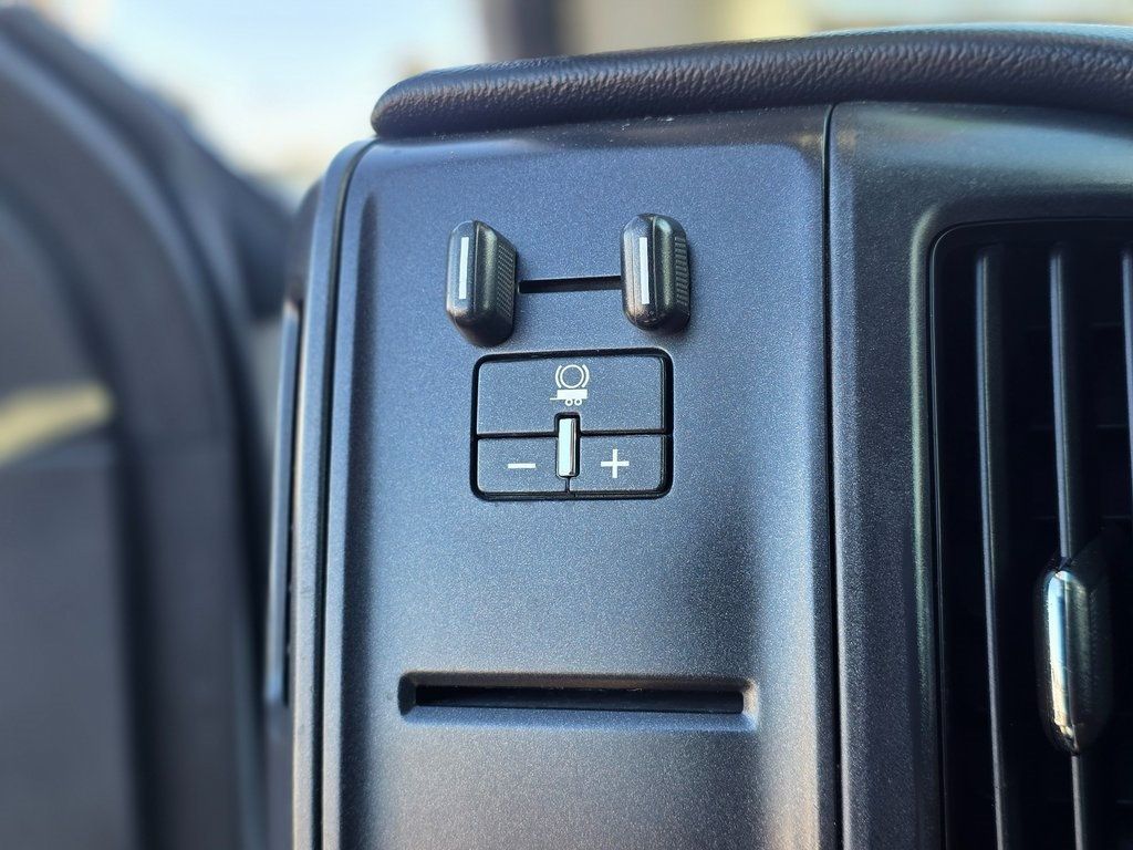 2016 GMC Sierra 3500HD 4WD Crew Cab 167.7" - 22961149 - 38