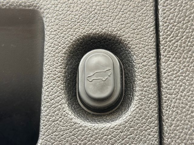 2016 GMC Yukon XL 4WD 4dr Denali - 22939348 - 32