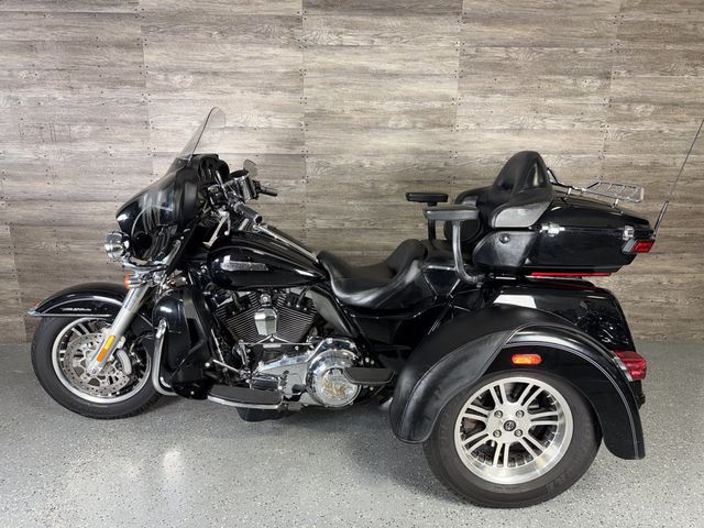 2016 Harley-Davidson FLHTCUTG Triglide Ultra Classic SUPER CLEAN! - 23066773 - 10
