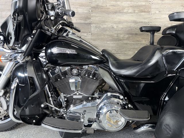 2016 Harley-Davidson FLHTCUTG Triglide Ultra Classic SUPER CLEAN! - 23066773 - 11