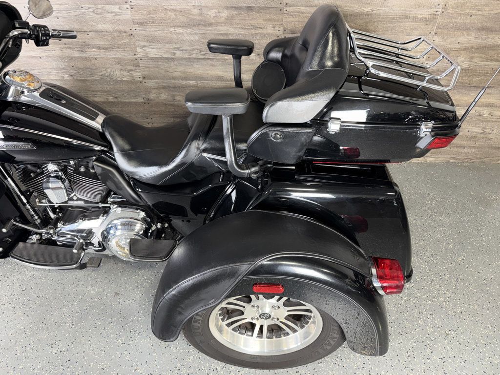 2016 Harley-Davidson FLHTCUTG Triglide Ultra Classic SUPER CLEAN! - 23066773 - 12