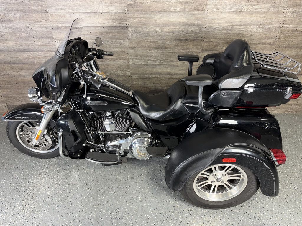 2016 Harley-Davidson FLHTCUTG Triglide Ultra Classic SUPER CLEAN! - 23066773 - 15