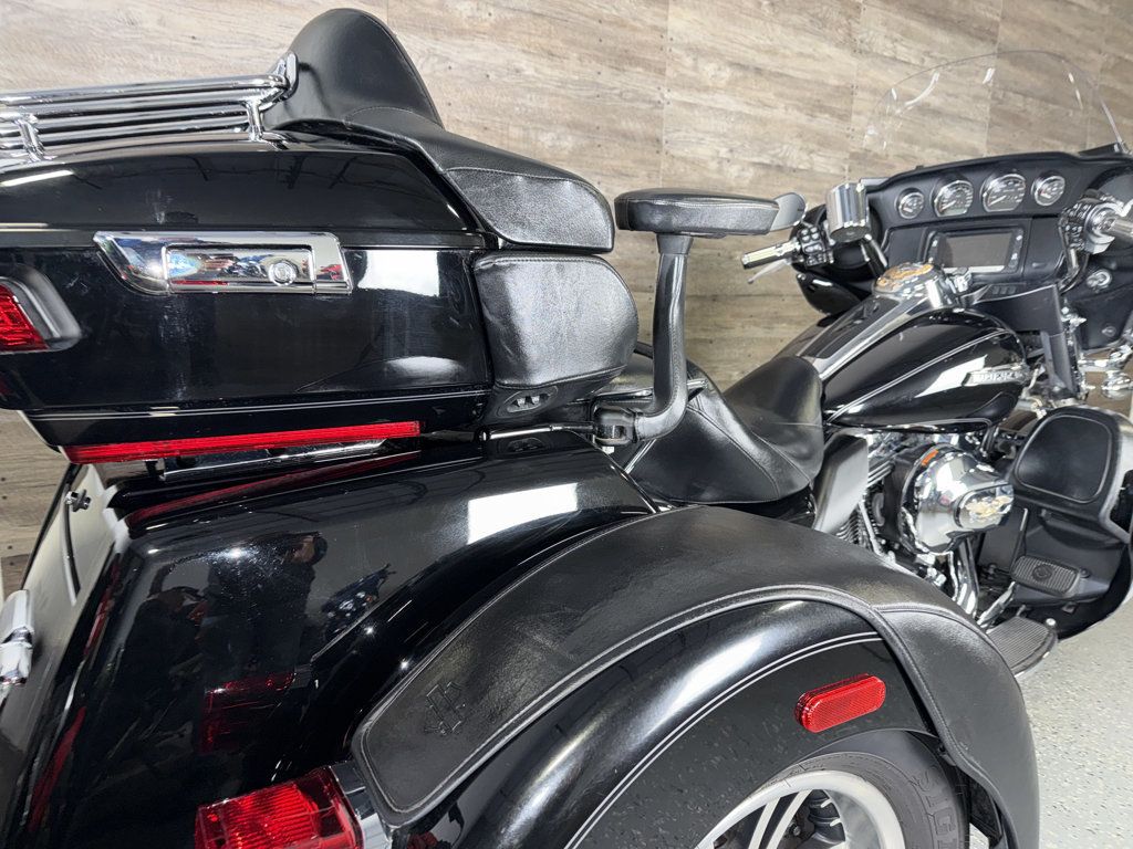 2016 Harley-Davidson FLHTCUTG Triglide Ultra Classic SUPER CLEAN! - 23066773 - 2